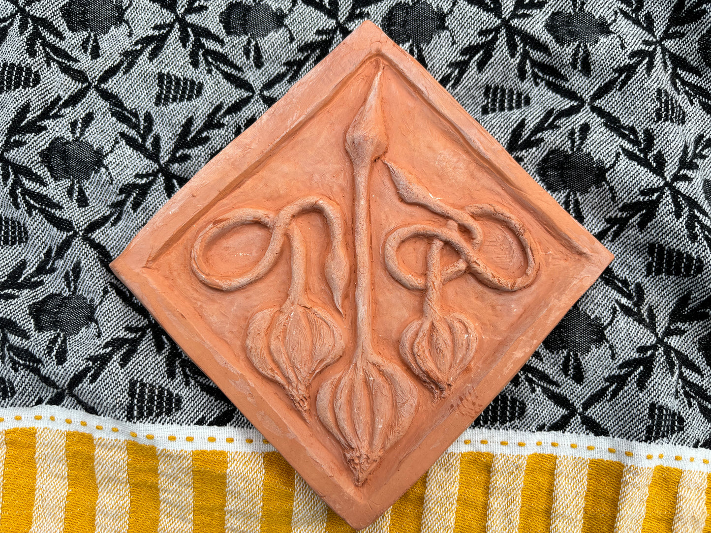 Garlic: a Joyful Carving